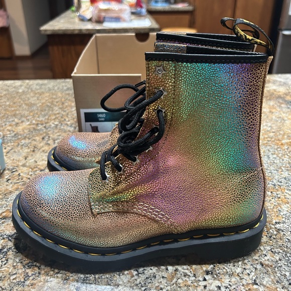 Dr. Martens Women's 1460 Sand Rainbow Ray Boots Ladies Size 6 BRAND NEW IN BOX - Picture 12 of 14